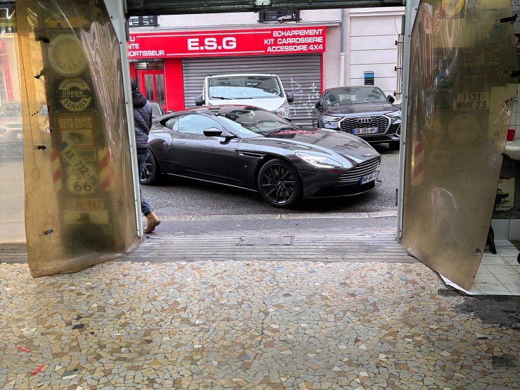 android auto aston martin db11