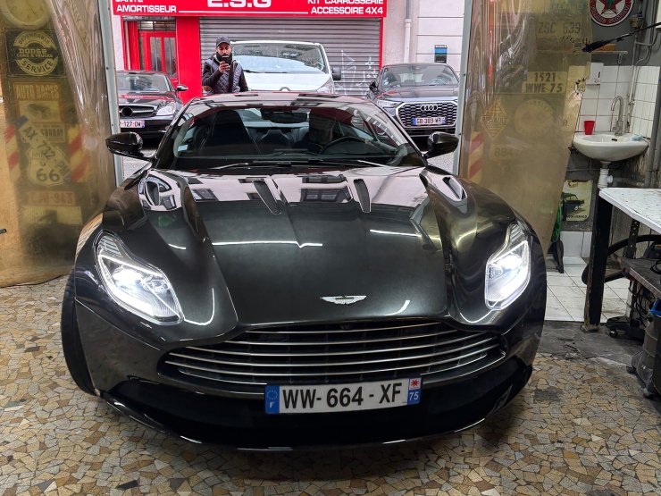 android auto aston martin db11