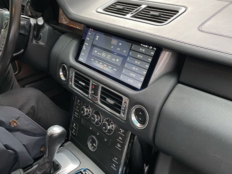 autoradio et écran CarPlay range rover
